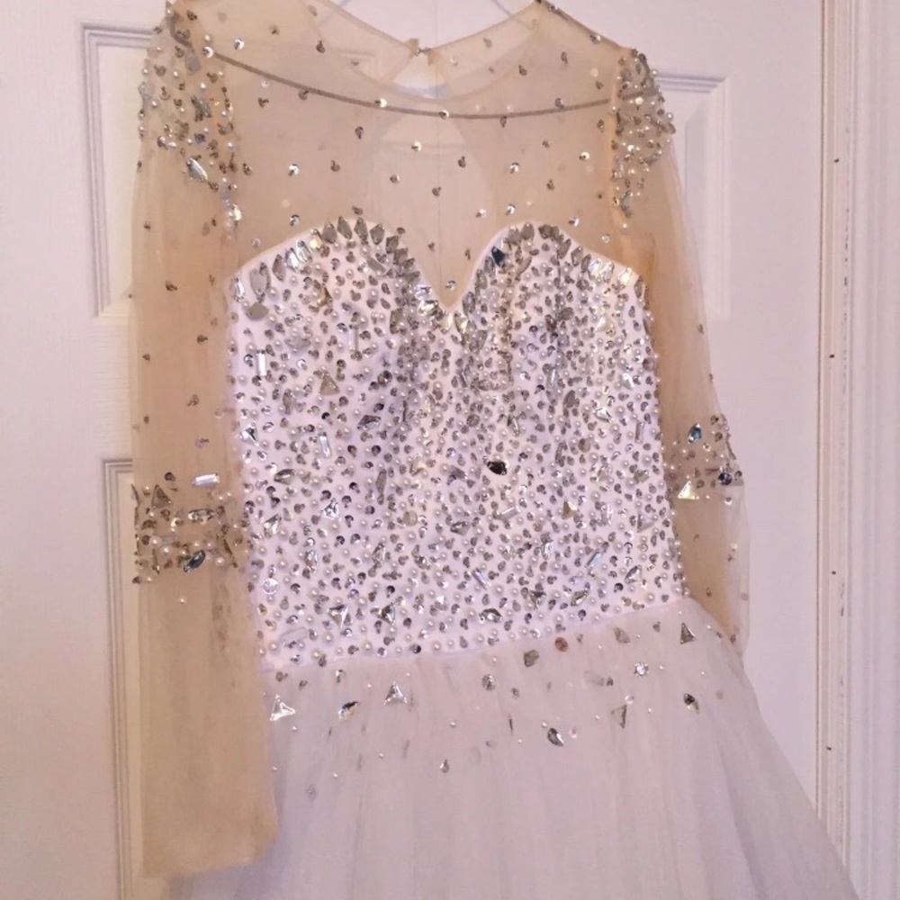 White lace & embroidered dress